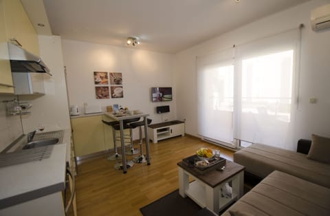 Apartment | Living area | 32-inch flat-screen TV with satellite channels, TV