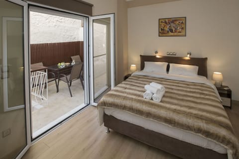 Apartment | 3 bedrooms, laptop workspace, iron/ironing board, cribs/infant beds