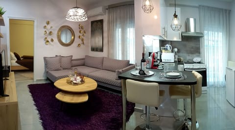 Deluxe Apartment (Kosmima) | In-room dining