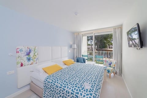 Family Room 31m² Courtyard/Park View with Balcony | In-room safe, desk, free cribs/infant beds, free WiFi