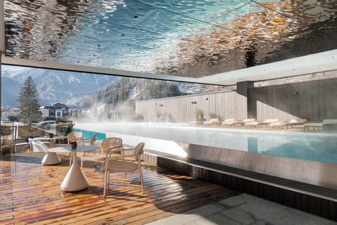 2 indoor pools, outdoor pool, sun loungers