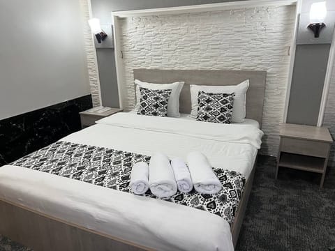 Luxury Room, 1 Queen Bed (Superior) | 10 bedrooms, blackout drapes, soundproofing, WiFi (free)