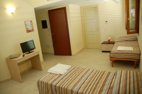 Family Room | Free WiFi, bed sheets