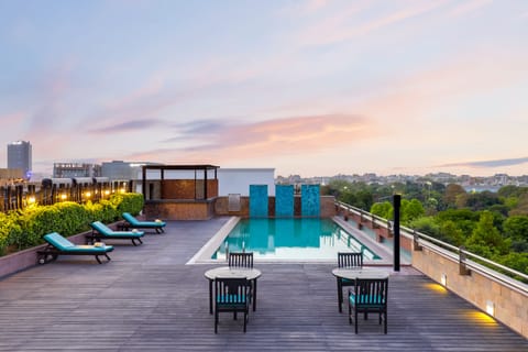 Outdoor pool, sun loungers