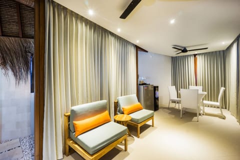 Deluxe Room, Non Smoking (Kembar 2) | Minibar, in-room safe, blackout drapes, free WiFi