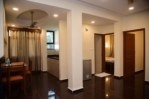 Executive Suite | Living area | TV