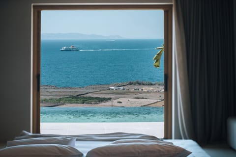 Oasis Suite with Infinity Pool | In-room safe, free WiFi, bed sheets
