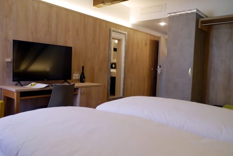 In-room safe, individually decorated, desk, laptop workspace