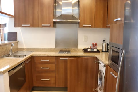 Deluxe Suite, 1 Bedroom | Private kitchen | Coffee/tea maker, electric kettle, dining tables