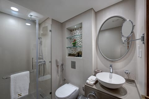 Rainfall showerhead, free toiletries, hair dryer, slippers