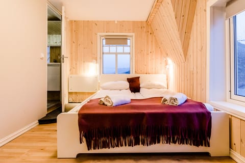 Deluxe Double Room, 1 Double Bed, Non Smoking, Harbor View | Individually decorated, desk, laptop workspace, iron/ironing board