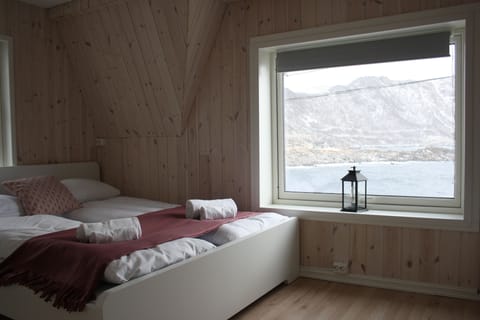 Deluxe Double Room, 1 Double Bed, Non Smoking, Harbor View | Individually decorated, desk, laptop workspace, iron/ironing board