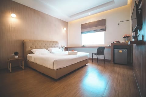 Deluxe Double Room, 1 King Bed | Desk, laptop workspace, rollaway beds, free WiFi