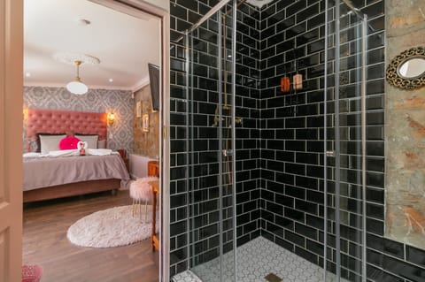 Double Room, 1 Queen Bed (Off the Wall) | Hypo-allergenic bedding, in-room safe, individually decorated