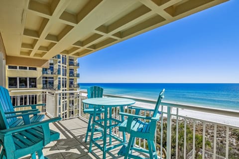 Condo, 2 Bedrooms | Property grounds