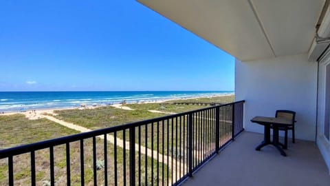 Condo, 2 Bedrooms | Property grounds