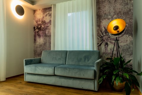 Junior Studio Suite | In-room safe, soundproofing, iron/ironing board, free WiFi