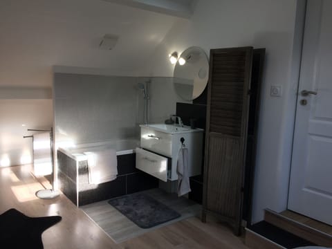 Standard Double Room, 1 Queen Bed with Sofa bed, Mezzanine (Cinéma) | Bathroom | Bathtub, free toiletries, hair dryer, towels