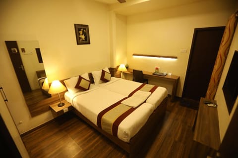 In-room safe, desk, free WiFi