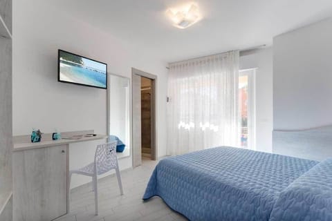 Comfort Double Room | In-room safe, desk, soundproofing, free WiFi