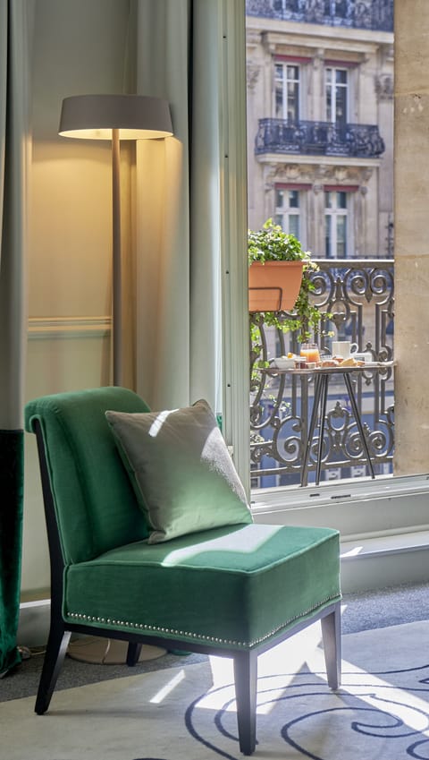 Premium bedding, minibar, in-room safe, desk