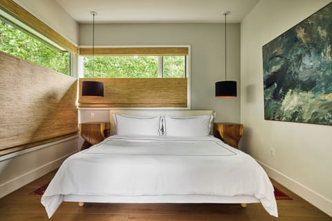 Bungalow, 1 King Bed, Poolside | Egyptian cotton sheets, premium bedding, pillowtop beds, minibar