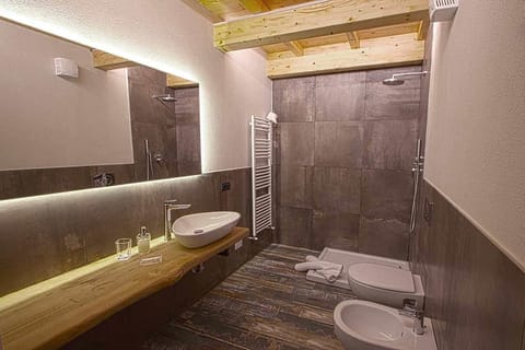 Family Room, Private Bathroom (External) | Bathroom | Shower, free toiletries, hair dryer, bidet