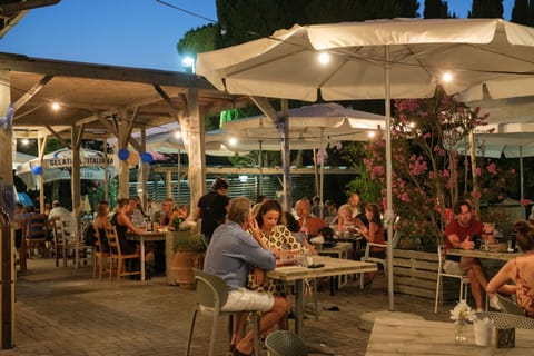 Daily continental breakfast (EUR 12 per person)