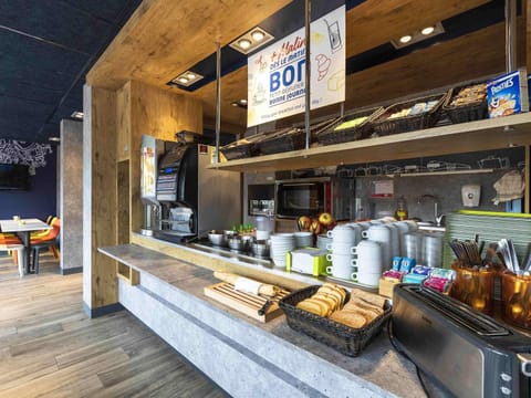 Daily buffet breakfast (EUR 9 per person)