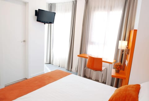 In-room safe, desk, soundproofing, free WiFi