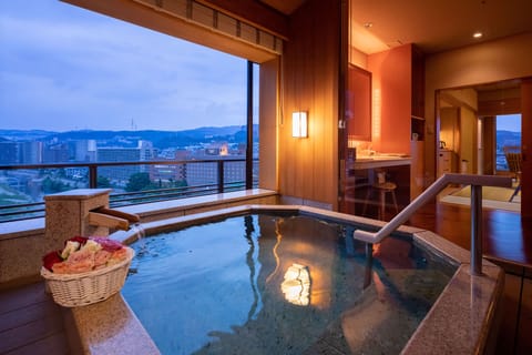 Japanese-Style Deluxe Room with Open-Air Bath A | In-room safe, desk, blackout drapes, iron/ironing board (on request)