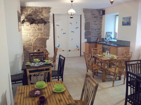 Daily continental breakfast (EUR 8 per person)