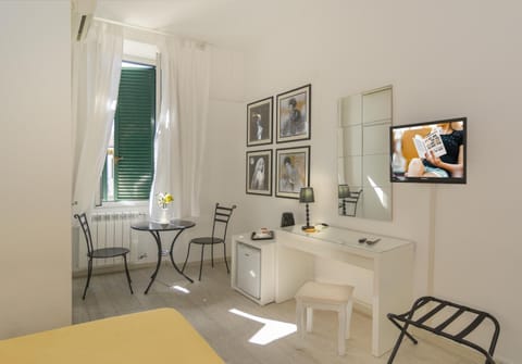 1 bedroom, desk, free WiFi, bed sheets