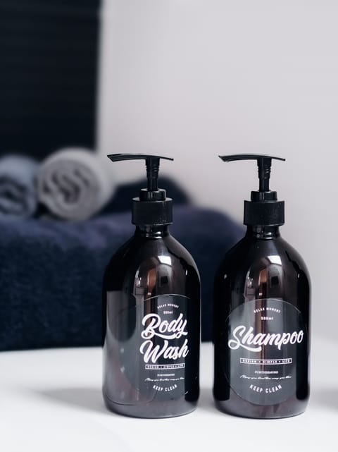 Double Room, Garden View (4) | Bathroom | Free toiletries, hair dryer, towels