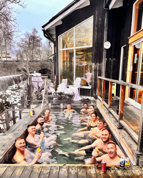 Sauna, body treatments, hot stone massages, Swedish massages, body wraps