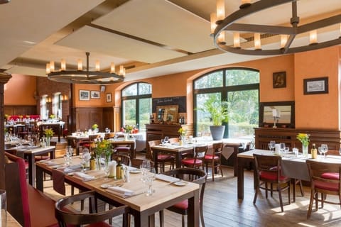 Lunch and dinner served, Mediterranean cuisine