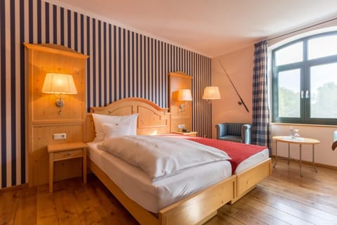 In-room safe, desk, soundproofing, iron/ironing board