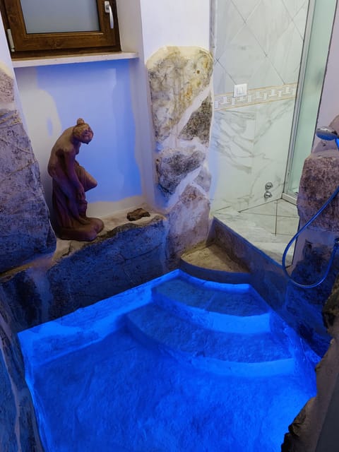 Deluxe Double Room, Pool Access, Garden View (004) | Private spa tub