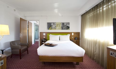 Room, 1 Queen Bed, Accessible | Desk, laptop workspace, soundproofing, iron/ironing board