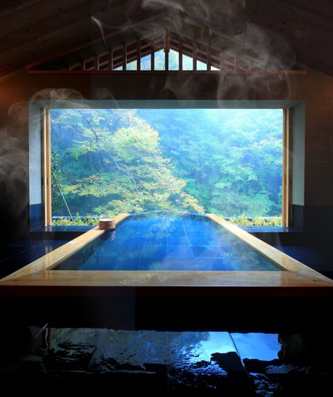 Annex Luxury Suite (Shiyu), Non Smoking | Bathroom | Separate tub and shower, deep soaking tub, designer toiletries