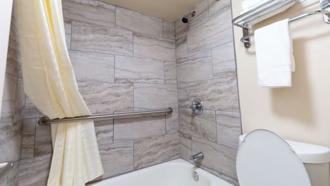 Combined shower/tub, free toiletries, towels, soap