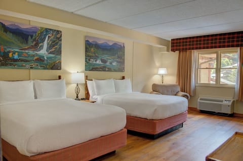 Premium bedding, desk, iron/ironing board, free WiFi