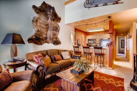 Condo, 2 Bedrooms | Living room