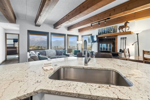 Condo, 3 Bedrooms | Interior