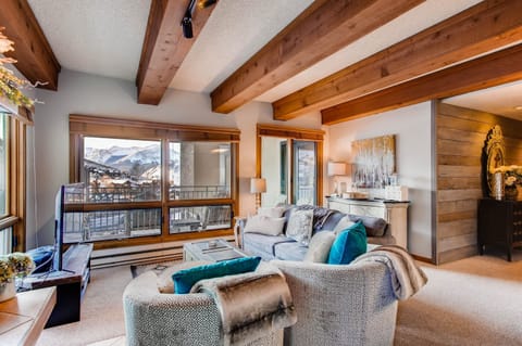 Condo, 2 Bedrooms | Living area