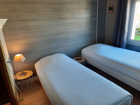 Individually decorated, individually furnished, desk, soundproofing