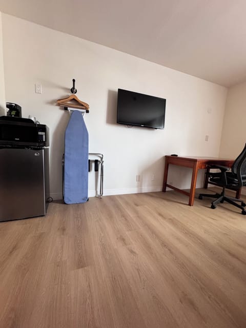 King Bed - Non Smoking | Premium bedding, desk, laptop workspace, blackout drapes