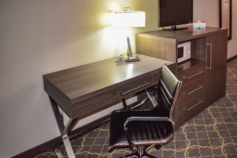 Desk, soundproofing, iron/ironing board, free WiFi