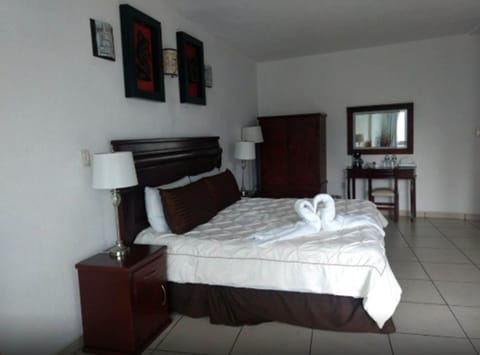 Romantic Room, 1 King Bed, Non Smoking, Pool View | Iron/ironing board, free WiFi, bed sheets