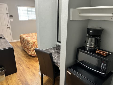 Room, 1 Queen Bed | Individually decorated, individually furnished, desk, iron/ironing board